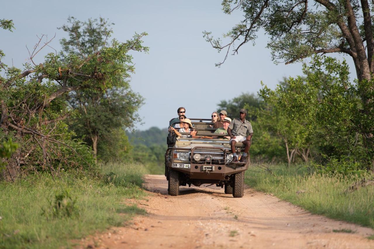 Sausage Tree Safari Camp Заповідник Балуле Екстер'єр фото